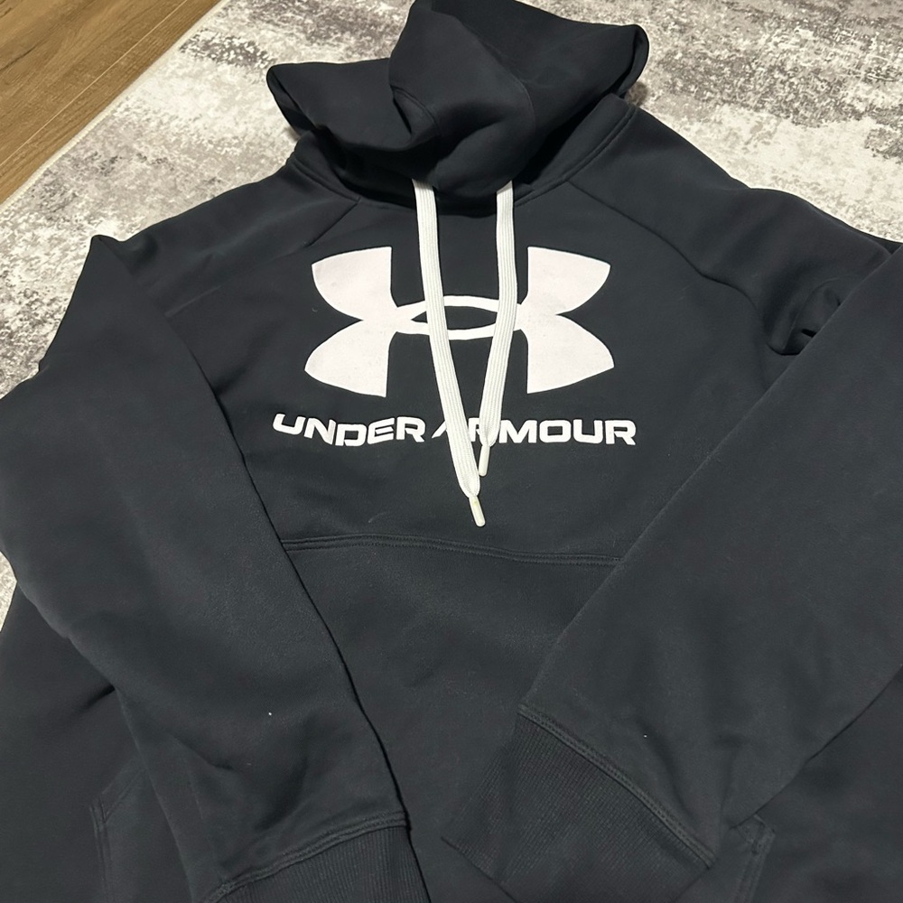 💕Under Armour Black Pullover Sweater💕